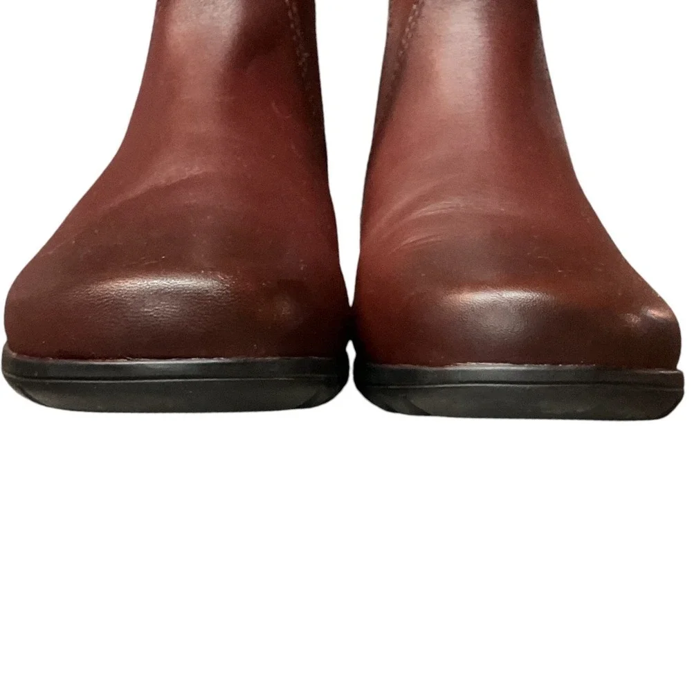 Taos Footwear Women's Leather Side Zip Comfort Heel Classic Ankle Booties Size 8
